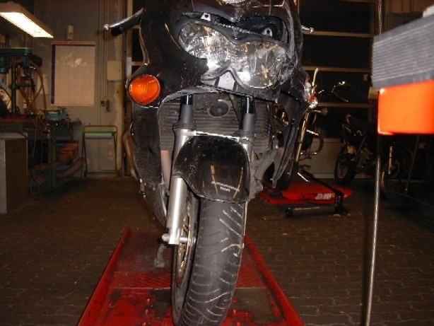 Die Suzuki GSX 750 F nach dem Unfall