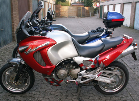 Saschas aktuelles Mopped, auch eine Varadero BJ '99